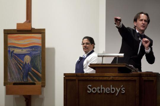 Karyawan Sotheby berpose dekat lukisan Edvard Munch   quot The Scream  