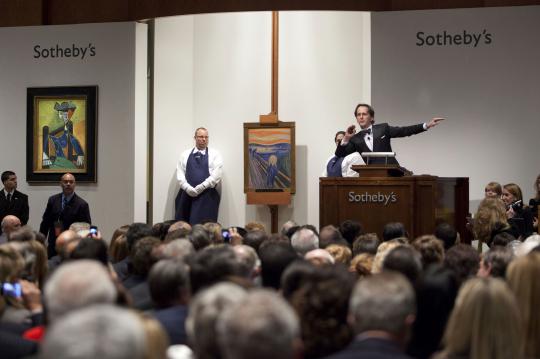 Karyawan Sotheby berpose dekat lukisan Edvard Munch   quot The Scream  
