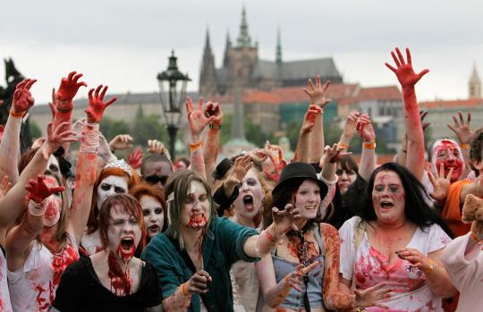 Penampilan zombie pada Festival Zombie Walk di Praha  Republik Ceko  S 
