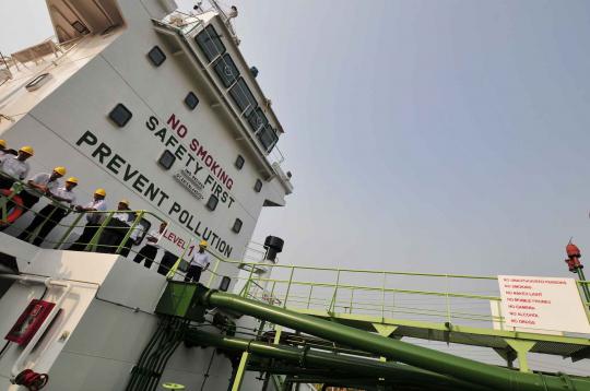 Kapal tanker MT Musi untuk pengakut minyak milik PT Pertamina bersanda 