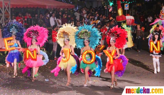 Foto : Model cantik semarakkan karnaval malam JFFF di 