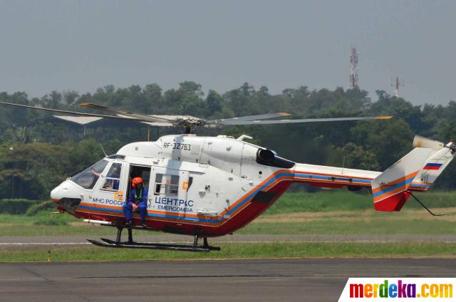 Foto : Helikopter Tim Rusia menuju lokasi pesawat jatuh ...