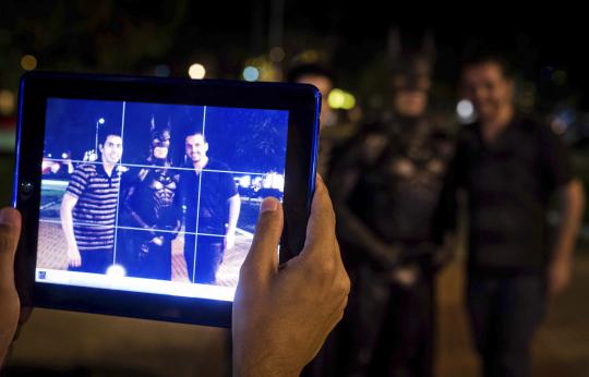 Andre Luiz Pinheiro  50 pensiunan polisi Brasil  berpose bersama  kost 