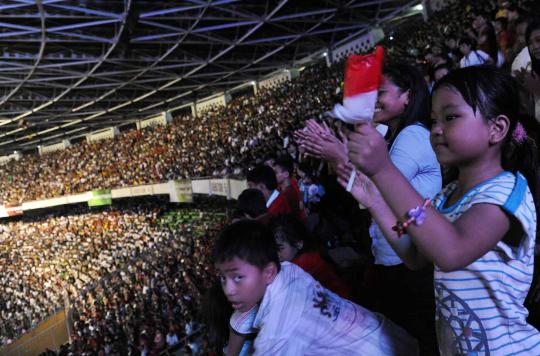 Ribuan umat kristiani mengikuti acara World Prayer Assembly yaitu doa  