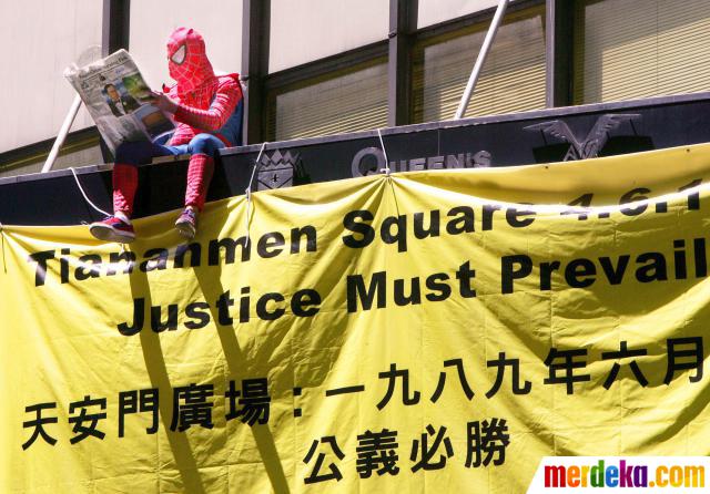 Foto : Aksi kocak pahlawan super hero merdeka.com