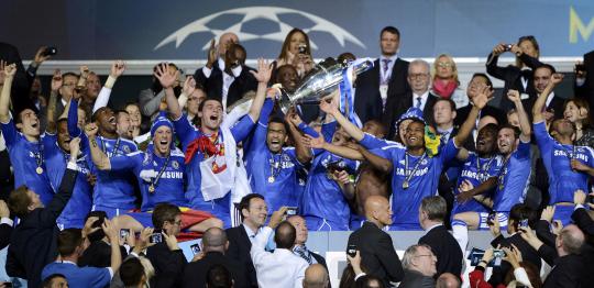 Chelsea menjadi juara baru Liga Champions  Para pemain saat menerima t 