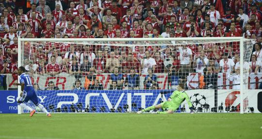 Chelsea menjadi juara baru Liga Champions  Para pemain saat menerima t 