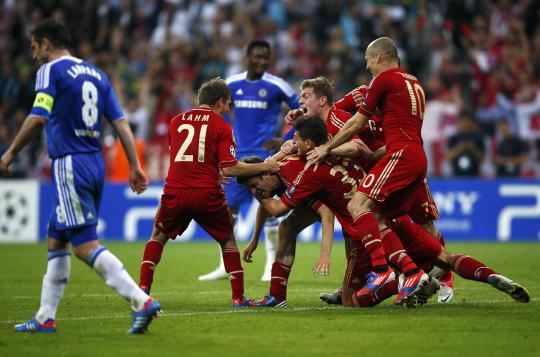 Momen saat Thomas Mueller mencetak gol ke gawang Chelsea  