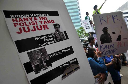 Puluhan massa yang mengatas namakan Gerakan Rakyat Anti Korupsi  Garas 