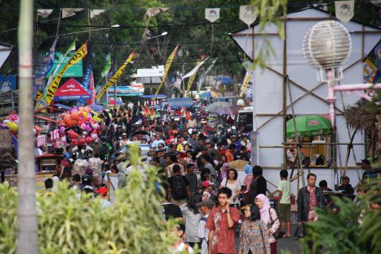 Hiruk pikuk pengunjung di Festival Malang Kembali 2012