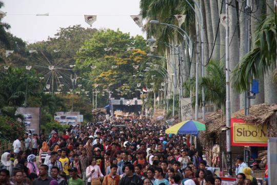 Hiruk pikuk pengunjung di Festival Malang Kembali 2012