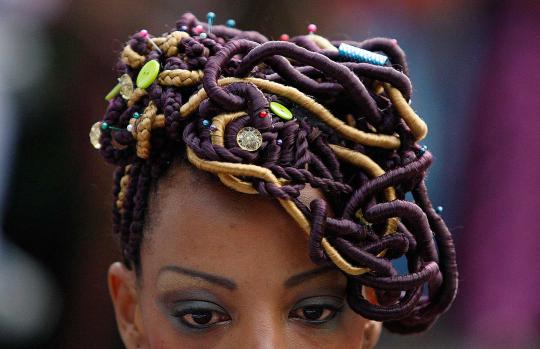Festival gaya rambut unik