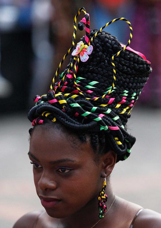 Festival gaya rambut unik
