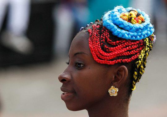Festival gaya rambut unik