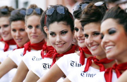 Putri Monaco dan gadis payung cantik di kejuaraan F1