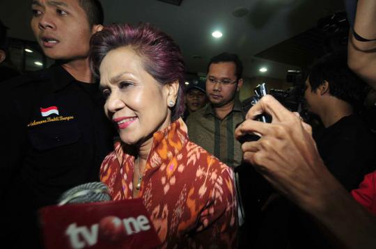 Senyum Miranda Goeltom di KPK