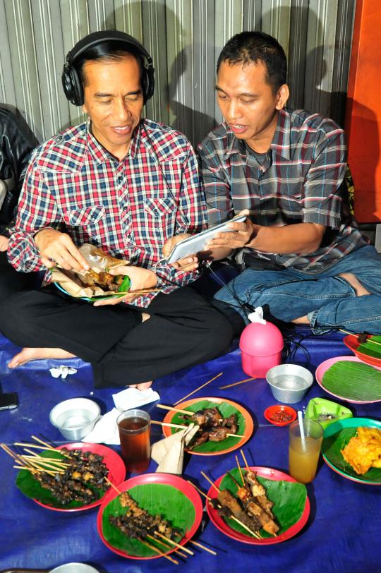 Jokowi makan bareng penggemar di angkringan Fatmawati