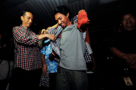 Jokowi makan bareng penggemar di angkringan Fatmawati