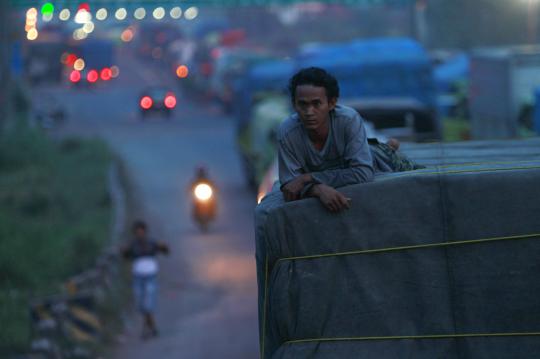 Antrean truk sepanjang 8 KM di Merak