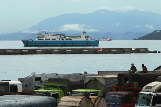 Antrean truk sepanjang 8 KM di Merak