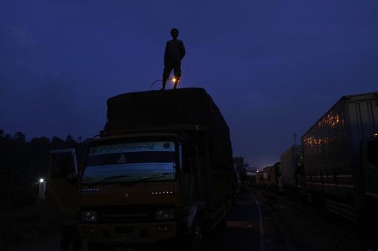 Antrean truk sepanjang 8 KM di Merak