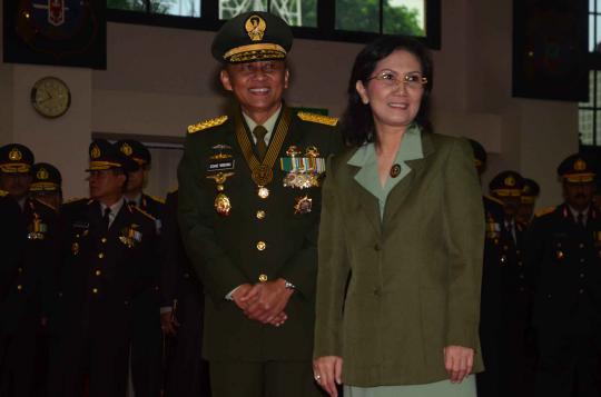 Jenderal Pramono Edhie terima penghargaan Bintang Bhayangkara