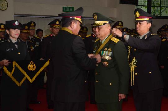 Jenderal Pramono Edhie terima penghargaan Bintang Bhayangkara