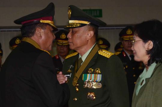 Jenderal Pramono Edhie terima penghargaan Bintang Bhayangkara