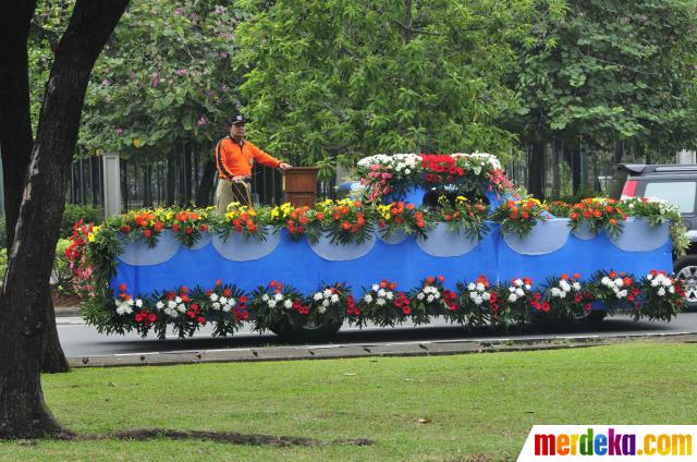 Foto : Pawai mobil hias di Jakarta merdeka.com