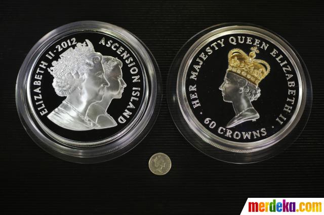 Foto : Koin Mahkota berlapis emas dan berlian merdeka.com Foto : Koin Mahkota berlapis emas dan berlian merdeka.com