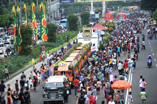 Ondel-ondel hibur warga Jakarta