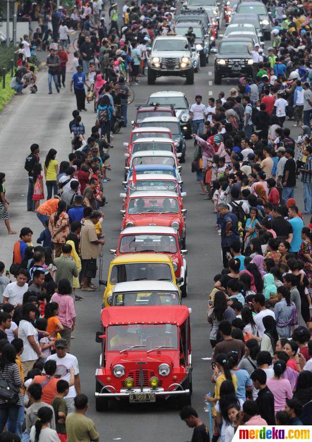 Foto : Ondel-ondel hibur warga Jakarta merdeka.com