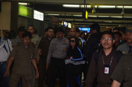 Buronan BLBI Sherny tiba di Bandara Soekarno-Hatta