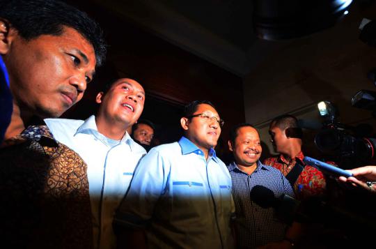Anas Urbaningrum gelar konpers usai nonton bareng