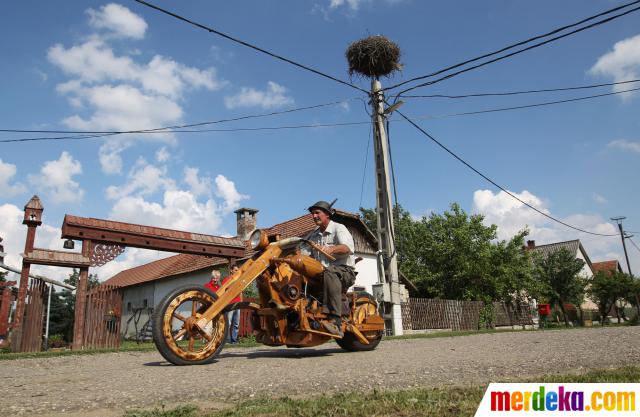 Foto Sepeda  motor  Chopper terbuat dari kayu merdeka com