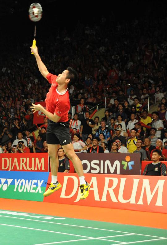 Kalahkan Du Pengyu, Simon juara 