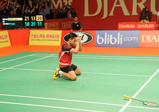Kalahkan Du Pengyu, Simon juara 