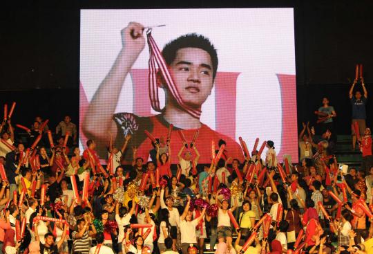 Kalahkan Du Pengyu, Simon juara 
