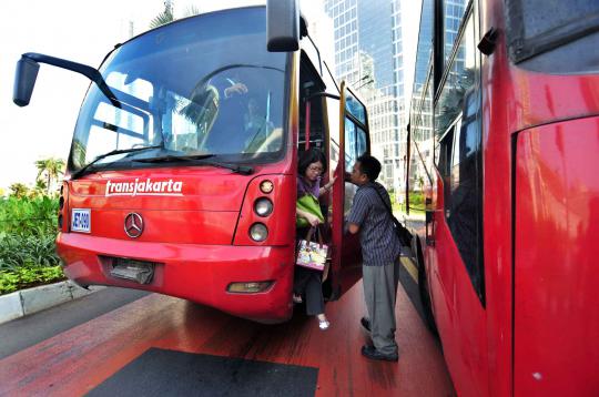 Busway mogok di Bundaran HI
