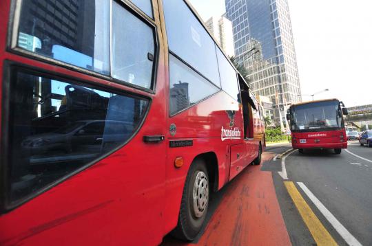 Busway mogok di Bundaran HI