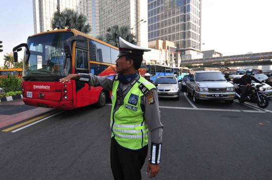 Busway mogok di Bundaran HI