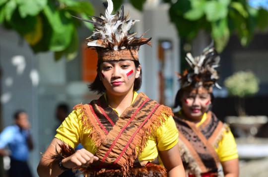 Aksi prajurit cantik joget poco-poco di HUT WARA ke-49