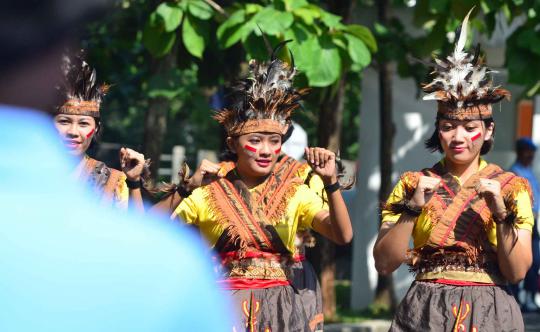 Aksi prajurit cantik joget poco-poco di HUT WARA ke-49