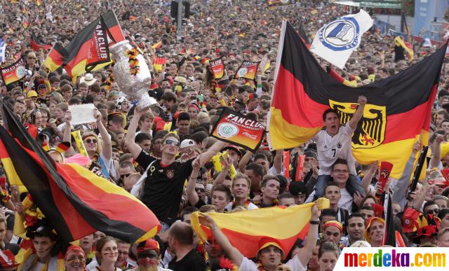 Foto : Ekspresi fans Jerman tiap gol merdeka.com
