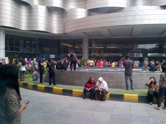 Gempa 6,6 SR di Aceh, warga Medan panik berhamburan keluar 