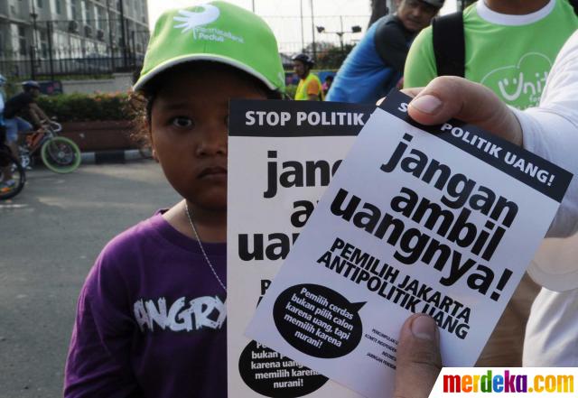 Foto : Demo "Stop Politik Uang" jelang Pilgub DKI merdeka.com