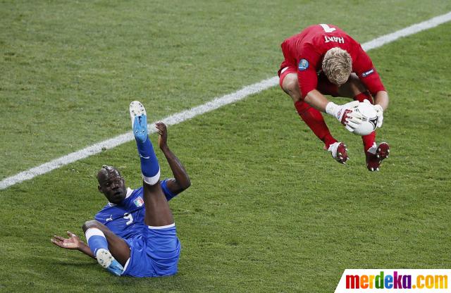 Foto Skor kacamata Inggris  Italia berlanjut adu penalti 