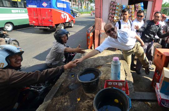 Faisal Basri keliling kampung naik mobil odong-odong