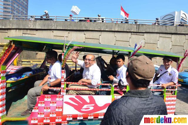 family ahok and odong naik Foto Basri mobil kampung odong  Faisal keliling : merdeka