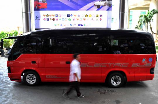 Menristek uji coba minibus listrik nasional